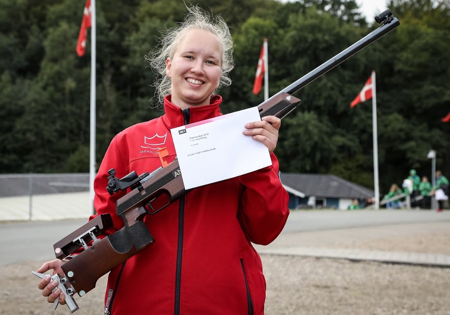 Frederikke Frederiksen vandt præmievåben 2018 på 50 meter ung stilling